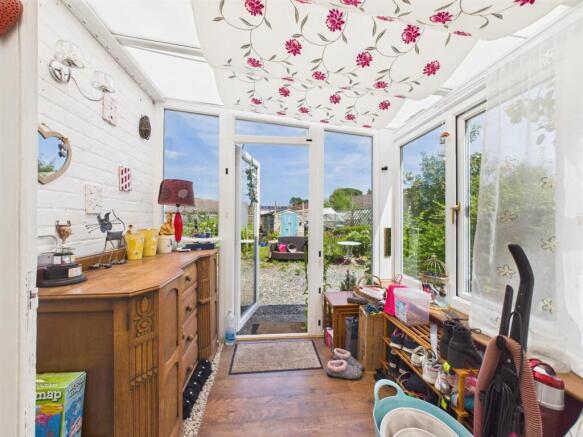 Entrance Porch/Sun Room
