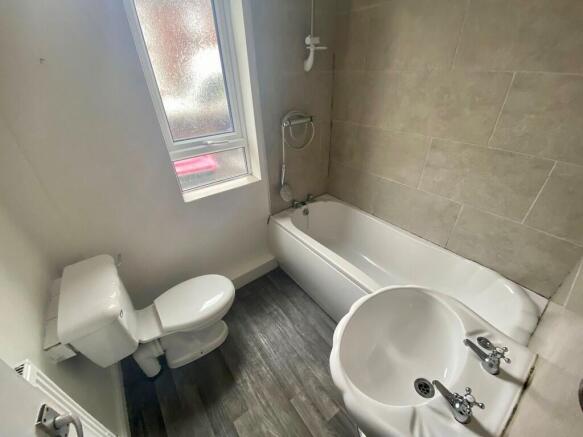 3 bed Terraced to rent Image 4
