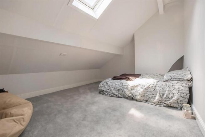 3 bed Terraced for sale Image 12