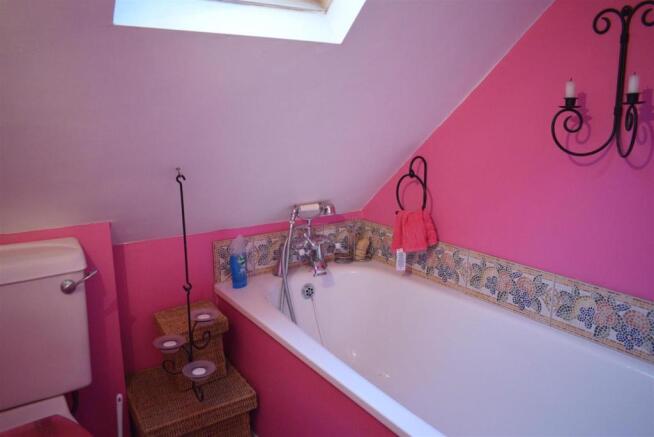 En-Suite 1.JPG