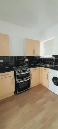 2 bed House to rent Image 6