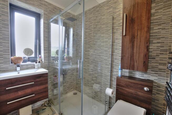 12. En-suite