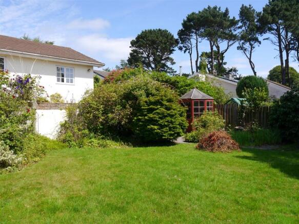 perran close rear garden.JPG