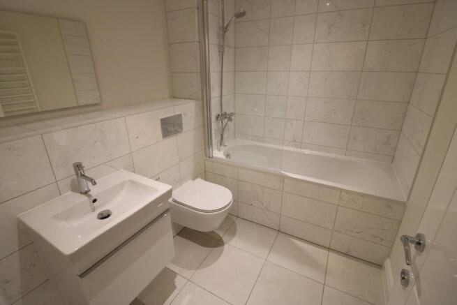 3 bed Semi-Detached to rent Image 9