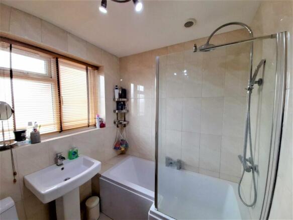 Bathroom 2.jpg