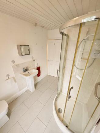 2 bed Terraced to rent Image 8