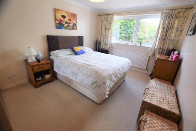 bedroom .jpg