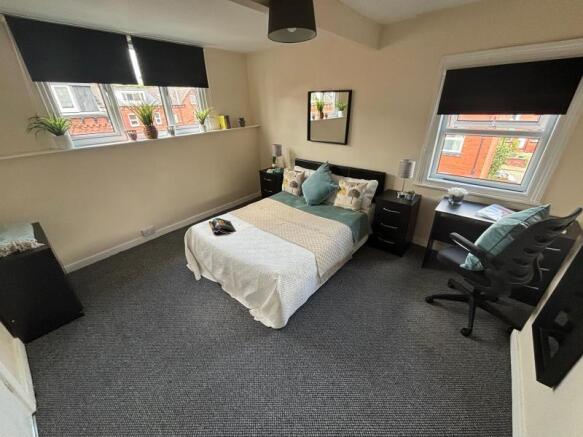 4 bed Terraced to rent Image 10