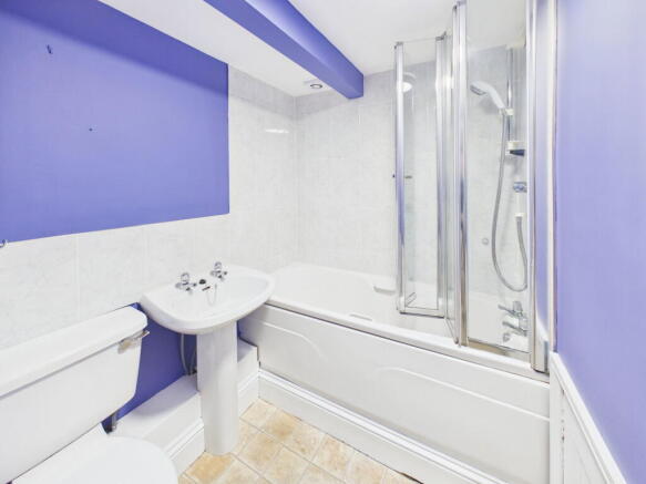 6 bed Town House for sale Image 8
