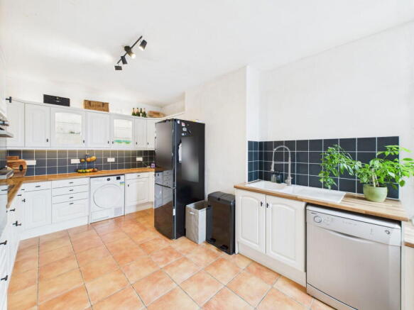 4 bed Semi-Detached for sale Image 5