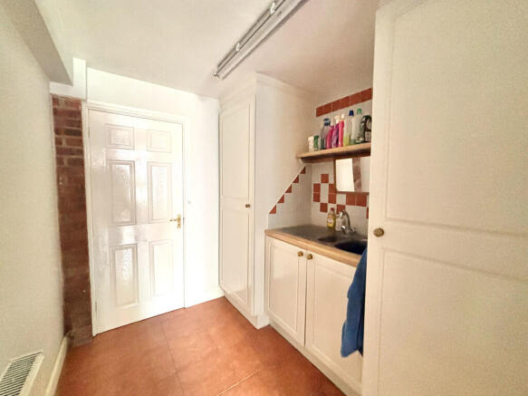 4 bed Detached for sale Image 11