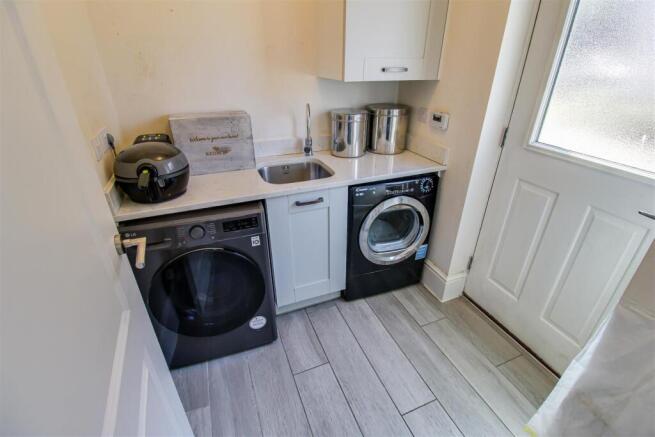 4 bed Detached for sale Image 5