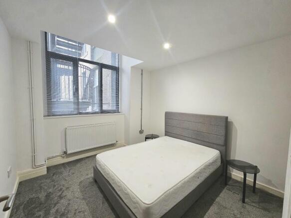 2 bed Apartment to rent Image 5
