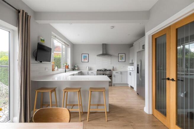3 bed Semi-Detached for sale Image 8