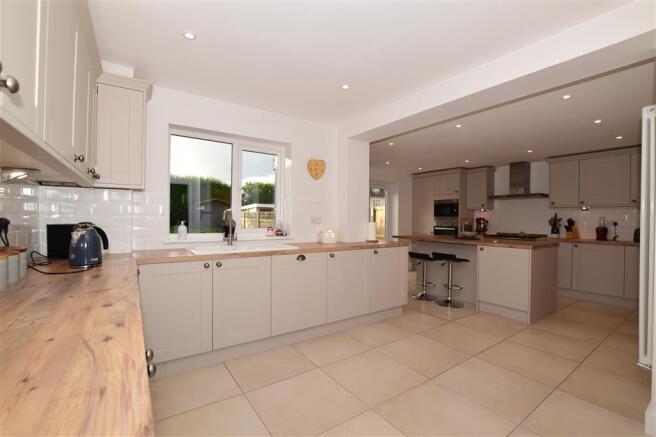 Kitchen/ Breakfast Room