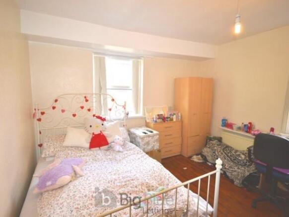 8 bed House Share to rent Image 4
