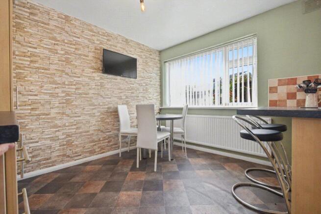 4 bed Semi-Detached for sale Image 12