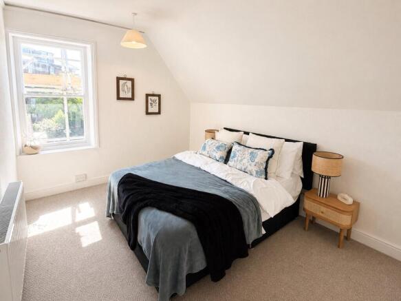 2 bed Penthouse to rent Image 7