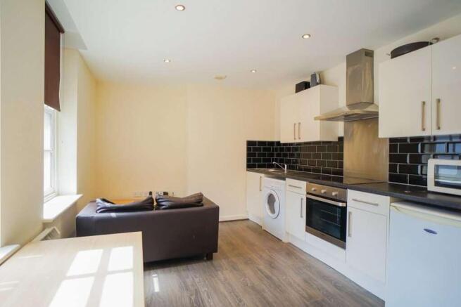 1 bed Flat to rent Image 2