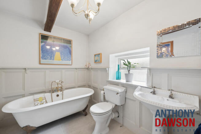 4 bed Detached for sale Image 10