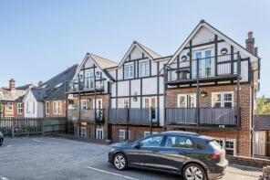 Flat 2, 170 Woodley Court, West Wycombe Road, High Wycombe HP12 3AP