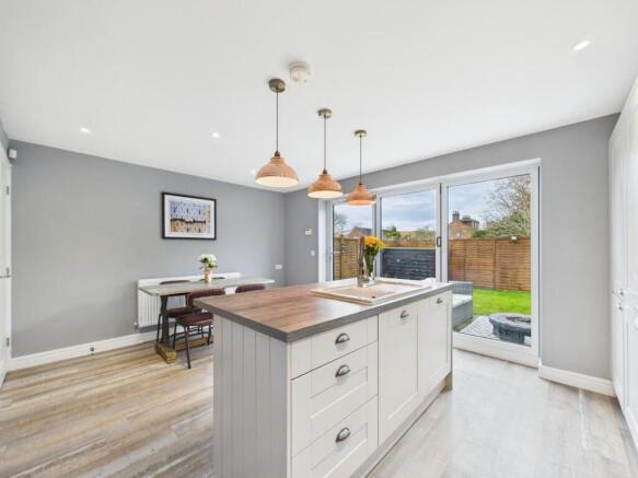 3 bed Semi-Detached for sale Image 9