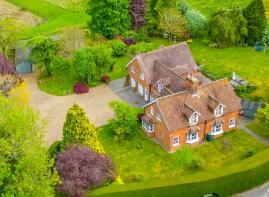 Larch Howe, Park Lane, Old Knebworth SG3 6PS