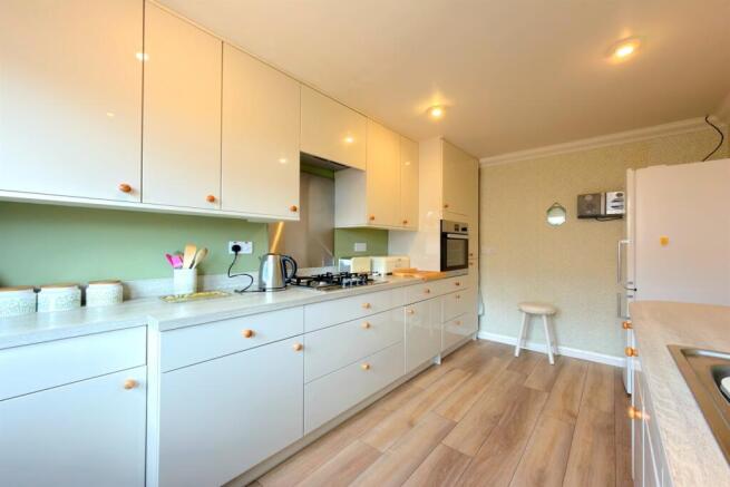 3 bed Bungalow for sale Image 4