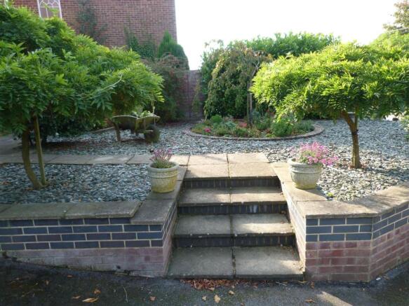 FRONT GARDEN