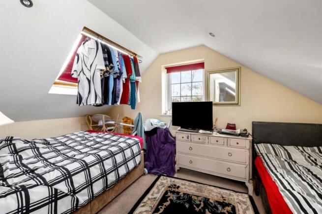 Greenacres TOP FLOOR BEDROOM.jpeg