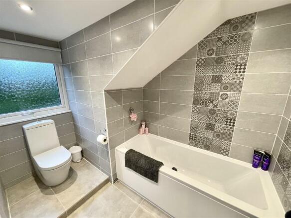 BATHROOM :