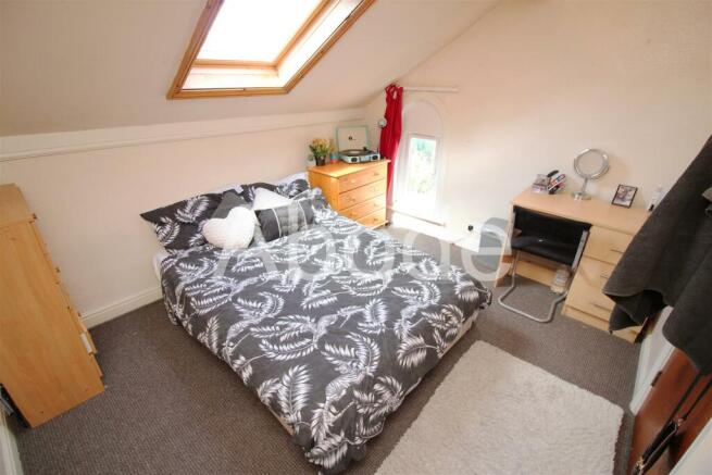 6 bed House to rent Image 8