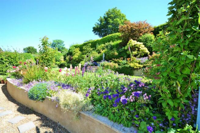 GARDEN (2)