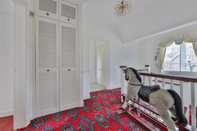4 bed Detached for sale Image 7