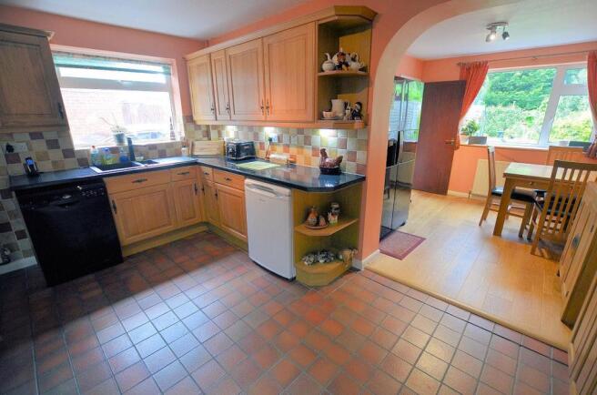 Kitchen 2.jpg