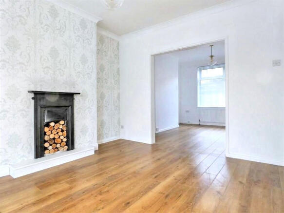 3 bed Terraced to rent Image 4
