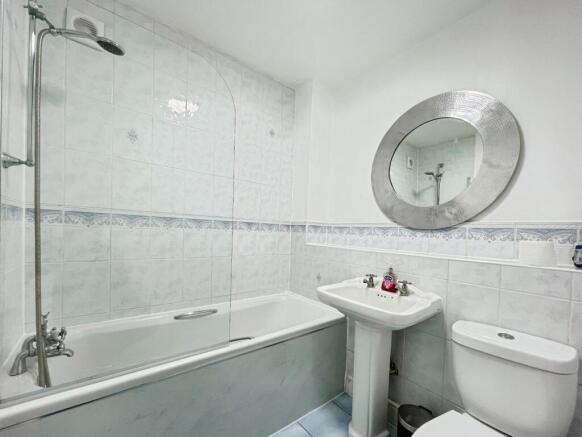 2 bed Ground Flat for sale Image 10