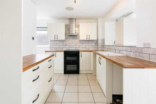 3 bed Semi-Detached for sale Image 4