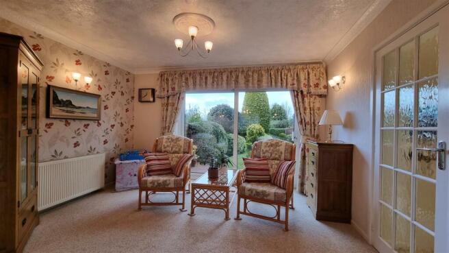 EXTENDED DINING ROOM