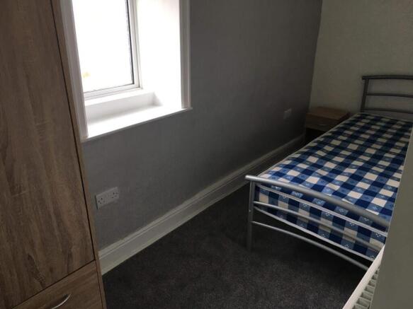 2 bed Terraced to rent Image 5