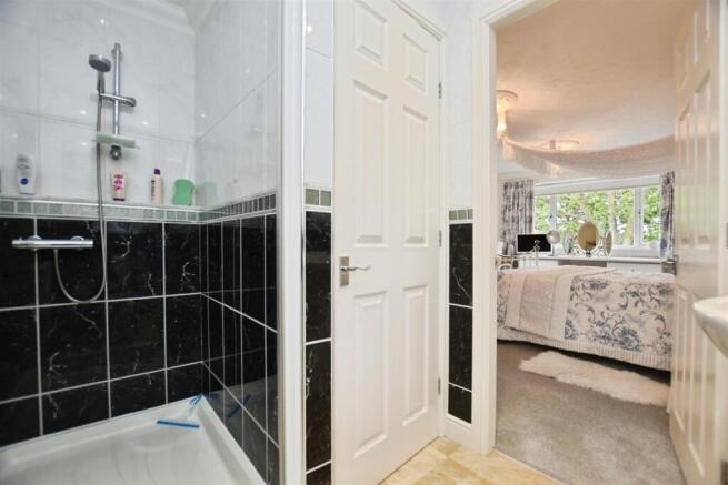 62d37a6c-bed 201 20shower 20en 20s.JPG
