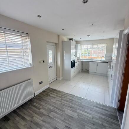 2 bed Bungalow to rent Image 4