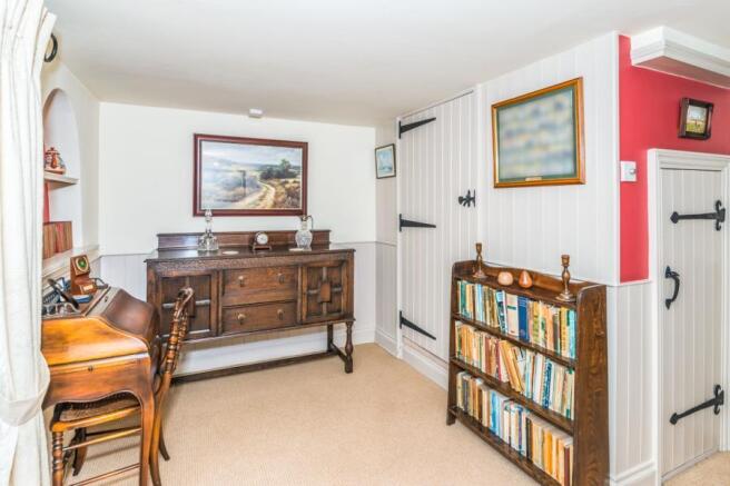 Snug/Dining Area