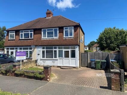 Ashcroft Road, Chessington, Surrey. KT9