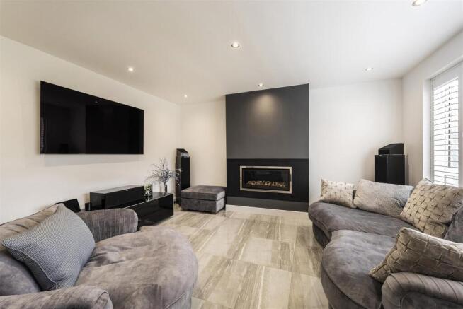 9 Purcell Avenue, TN10 4DP 004.jpg