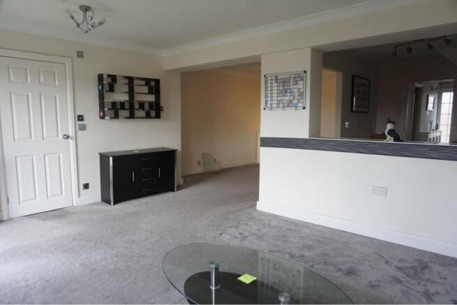 Lounge/Dining Room