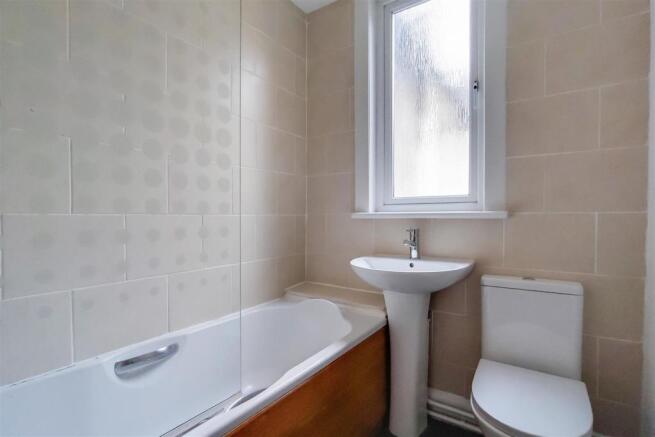 7_Bathroom-0.jpg