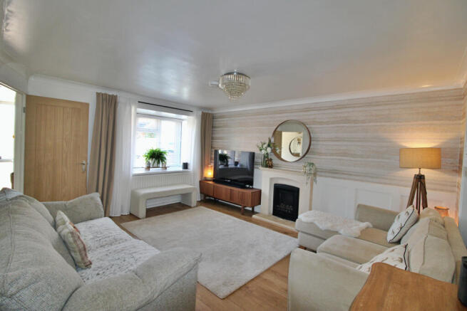 Cedar Close, Melksham, Wiltshire photo 4