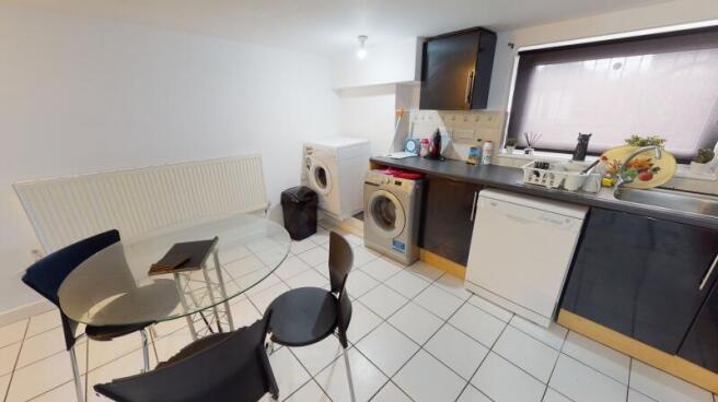 5 bed Terraced to rent Image 7