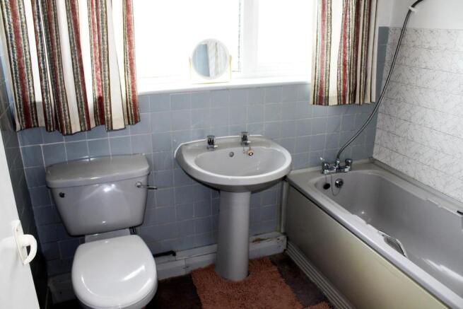 BATHROOM/WC
